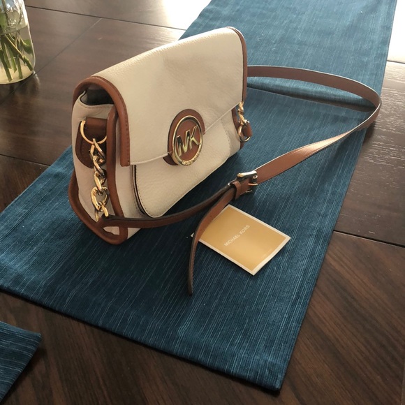 Michael Kors white purse - Picture 2 of 3